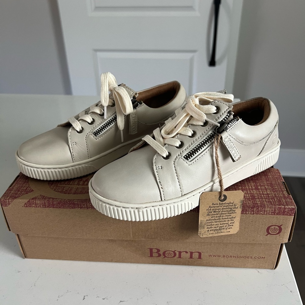 BORN NWT Women’s Paloma Casual Bone Colored Leather Sneakers Size 6M